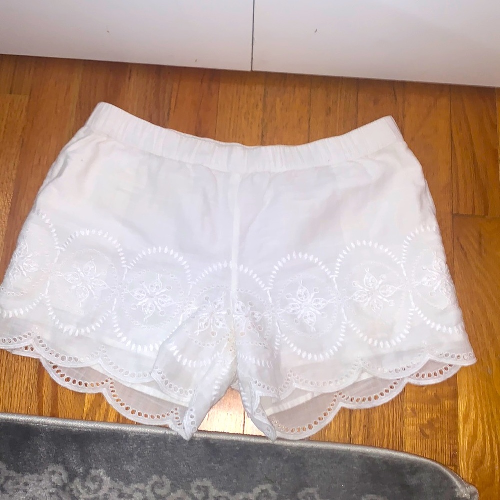 Womens white vineyard vines shorts